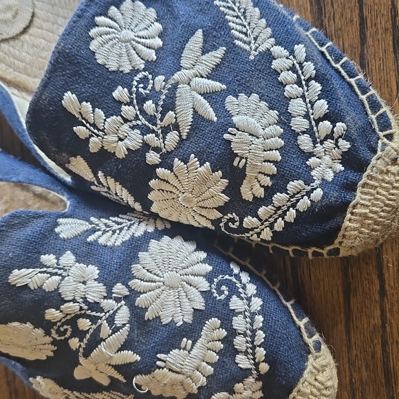 Embroidered mules - Picture 2 of 3